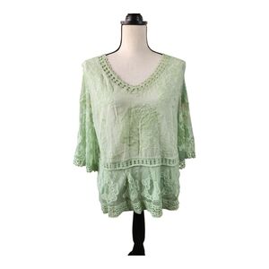 💕Ultra pink embroidered top with lace bell sleeves size M‎